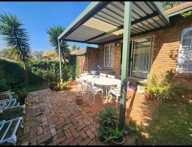 2 BEDROOM TOWNHOUSE FOR SALE IN HIGHVELD